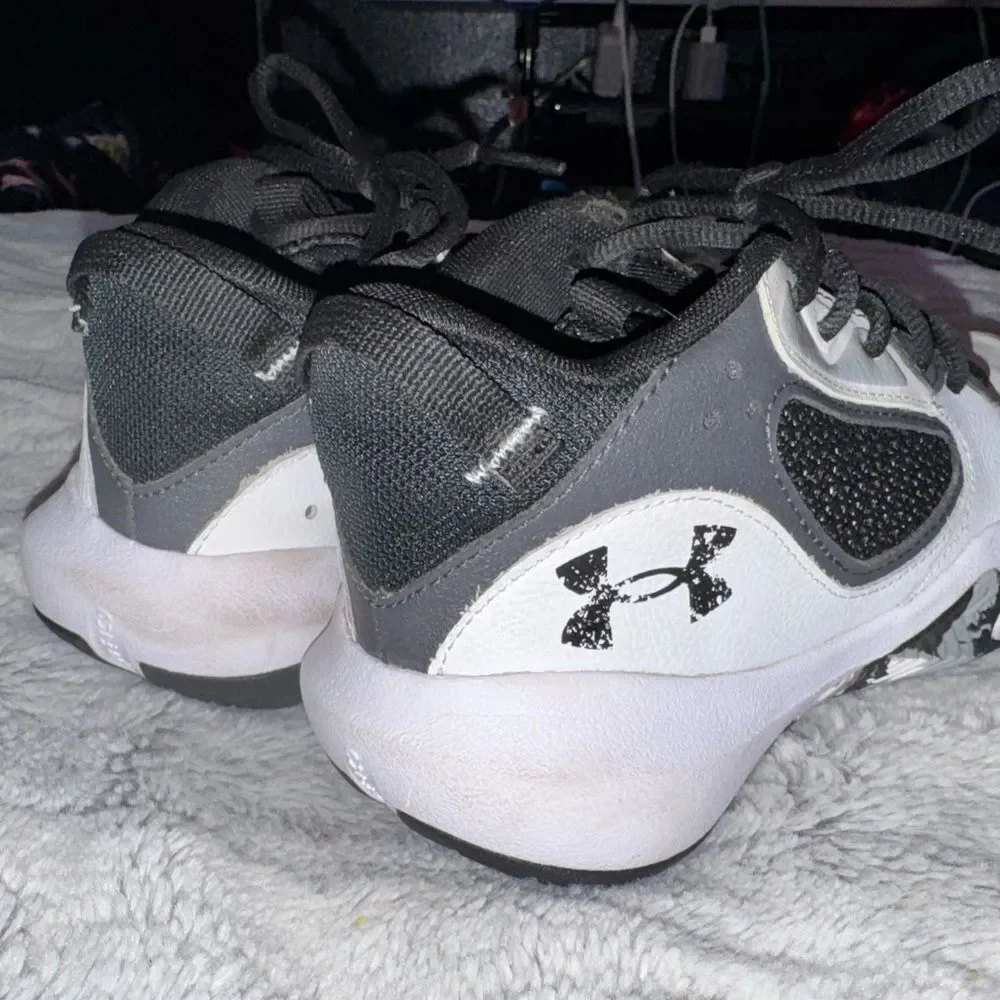 Under Armour Lockdown 6 basketball shoes Size 3.5Y
